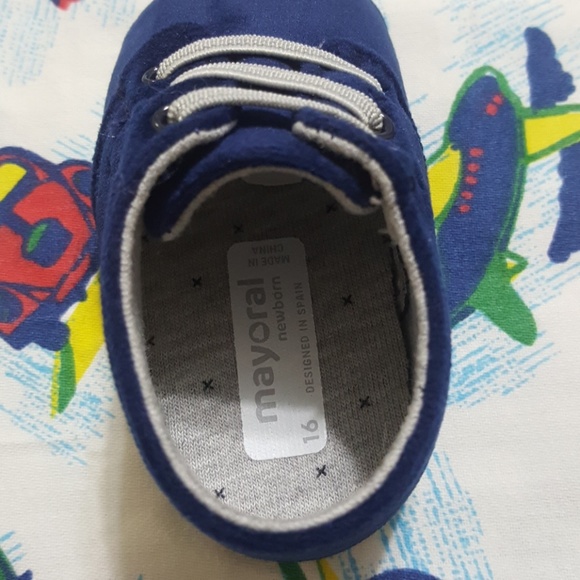 baby shoes. NEW WITH TAGS. - Picture 3 of 7